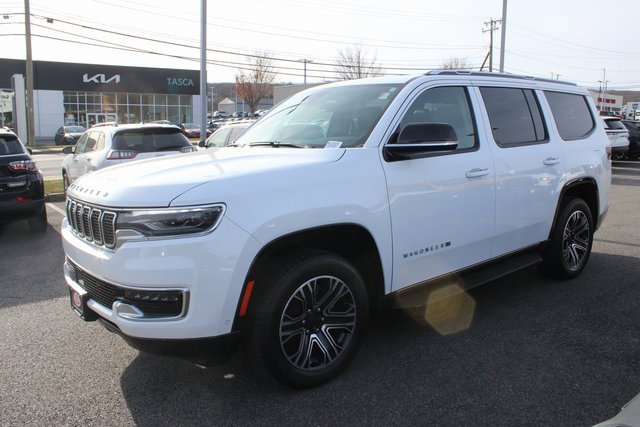Used 2024 Jeep Wagoneer 4WD w/ Premium Group I image 2