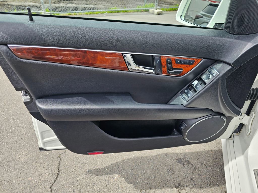 Used 2011 Mercedes-Benz C 300 4MATIC Sedan image 23