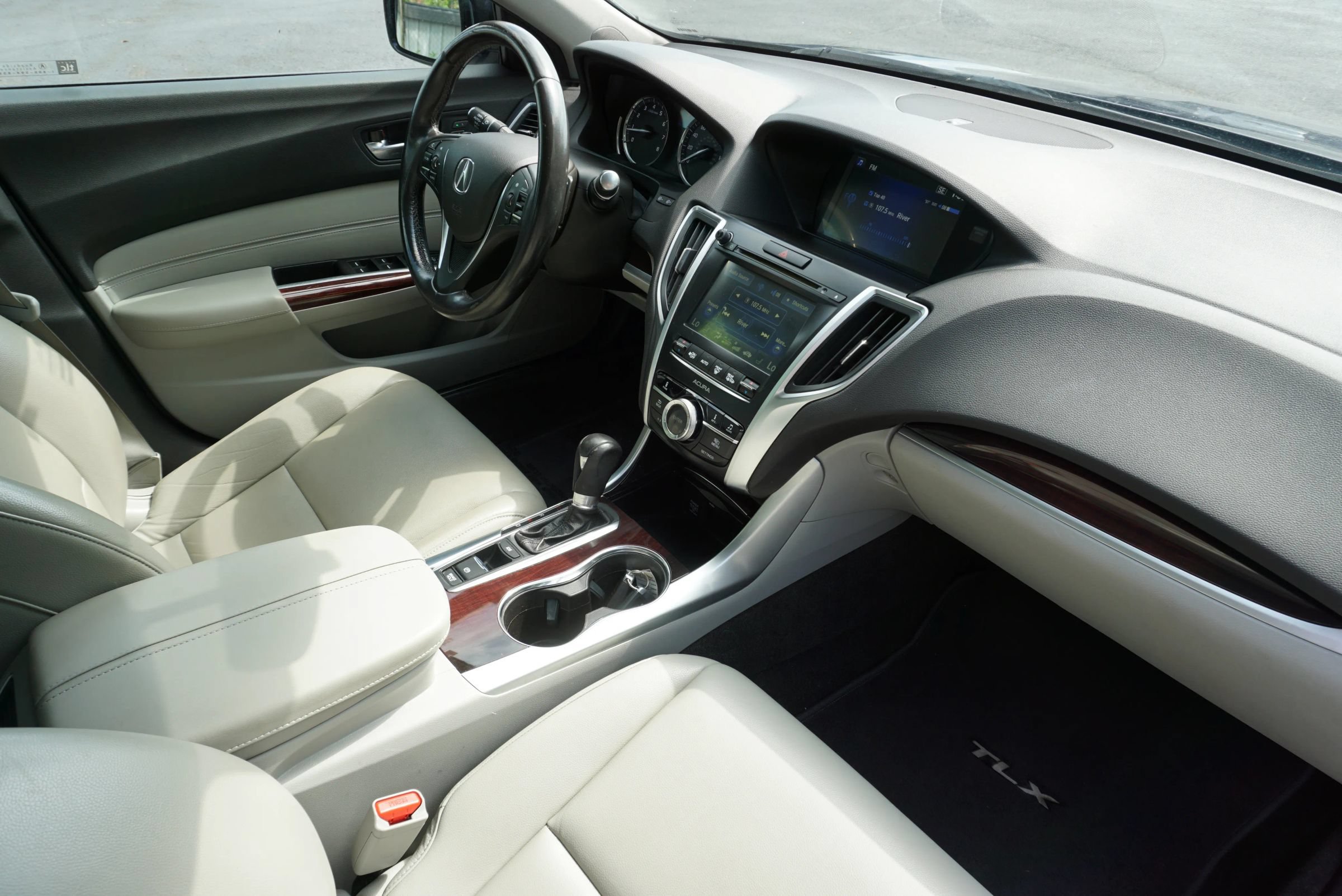 Used 2016 Acura TLX FWD image 33
