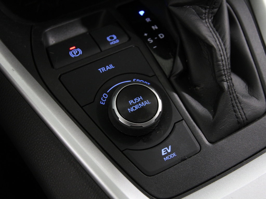 Used 2022 Toyota RAV4 XLE image 18