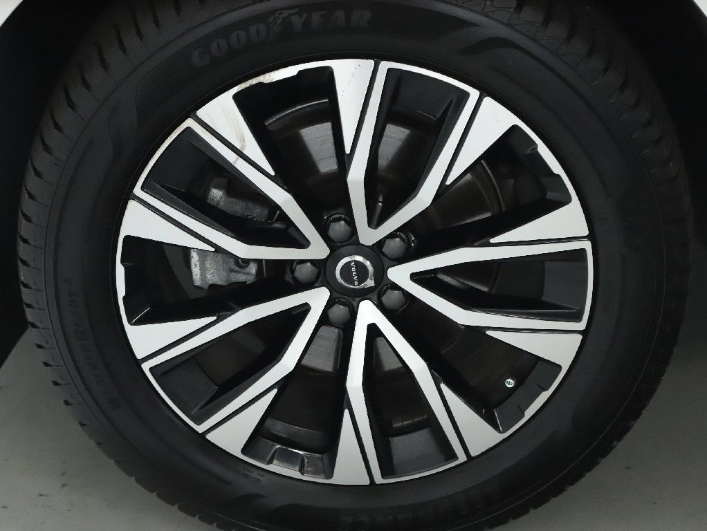 Used 2024 Volvo XC60 B5 Plus AWD/4WD image 39