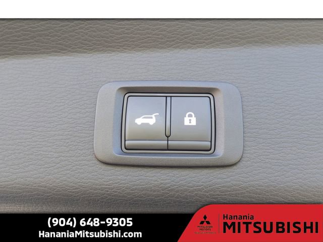 Used 2025 Mitsubishi Outlander SE image 13