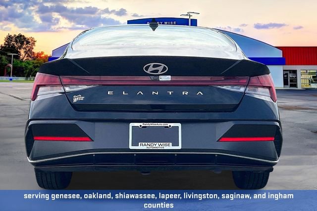 New 2025 Hyundai Elantra SEL image 4