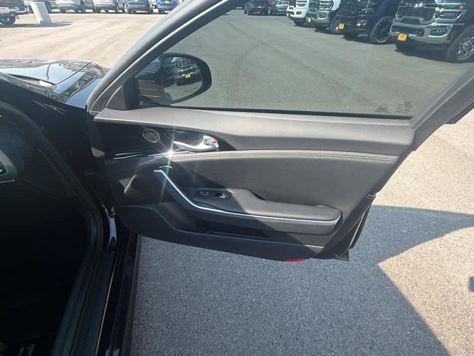 Used 2022 Kia Stinger GT-Line AWD/4WD image 27