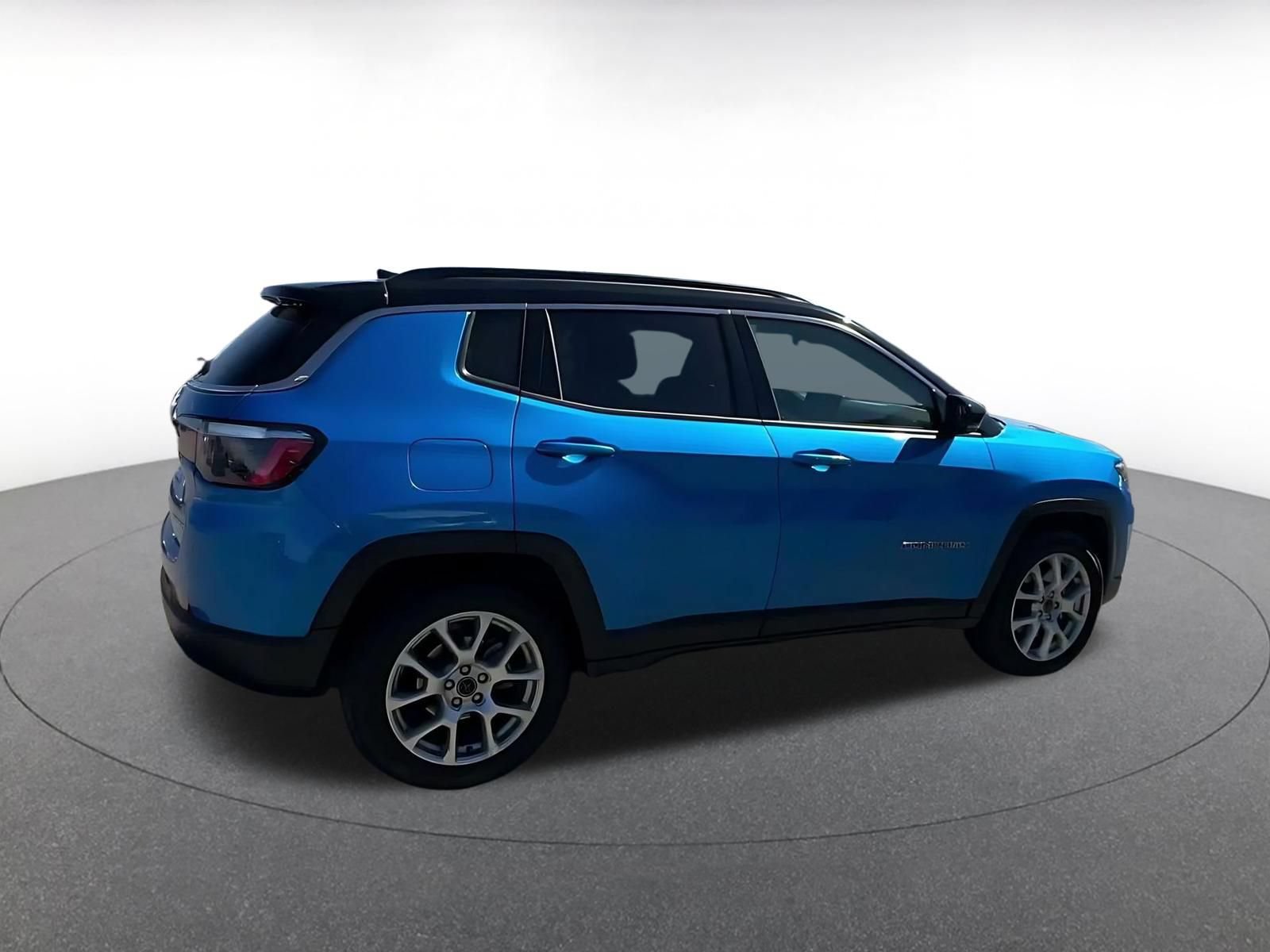 Used 2025 Jeep Compass Limited AWD/4WD image 13
