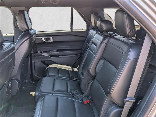 Used 2020 Ford Explorer XLT w/ Equipment Group 202A AWD/4WD image 18