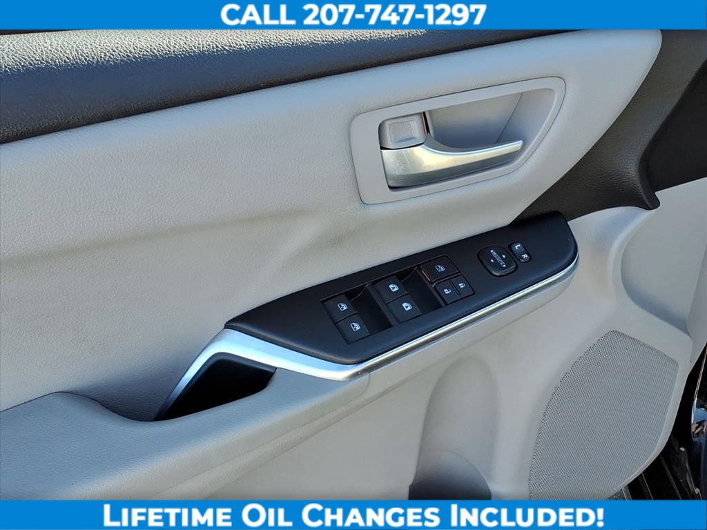 Used 2017 Toyota Camry LE image 11