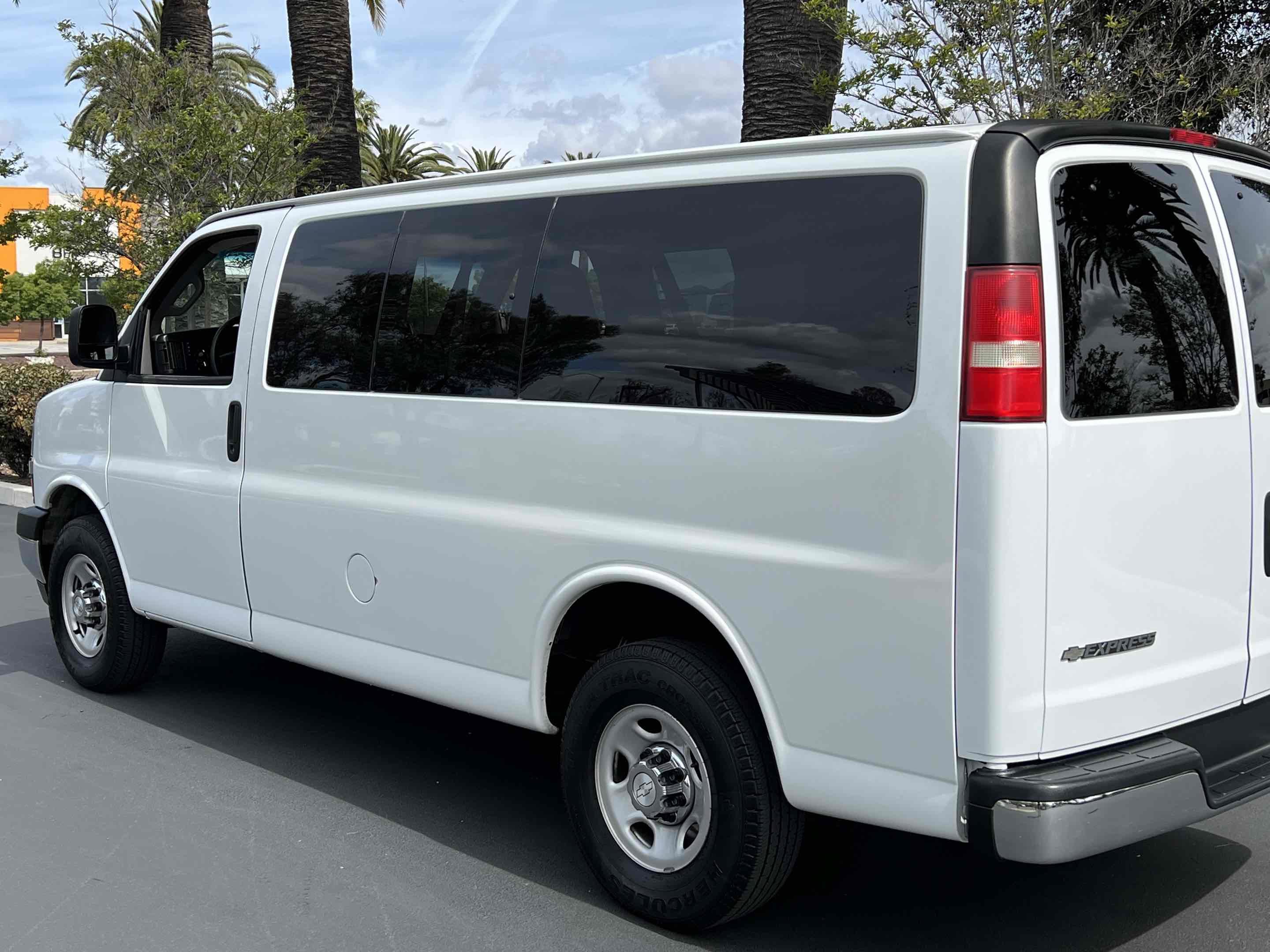 Used 2018 Chevrolet Express 3500 LT w/ LT Preferred Equipment Group RWD image 42