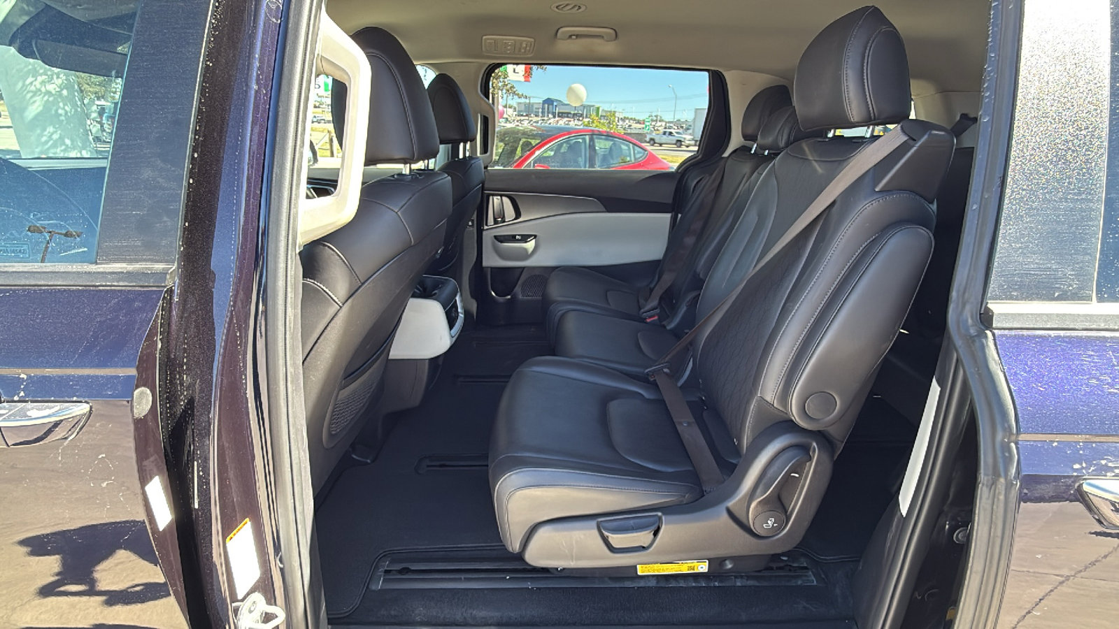 Used 2024 Kia Carnival LX image 16