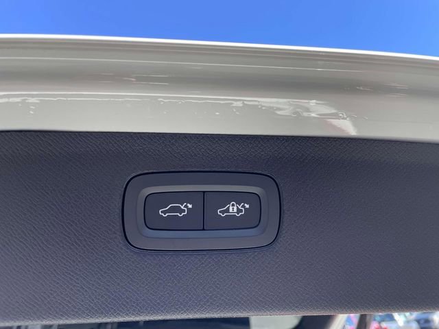 Used 2025 Volvo XC90 B6 Plus image 34