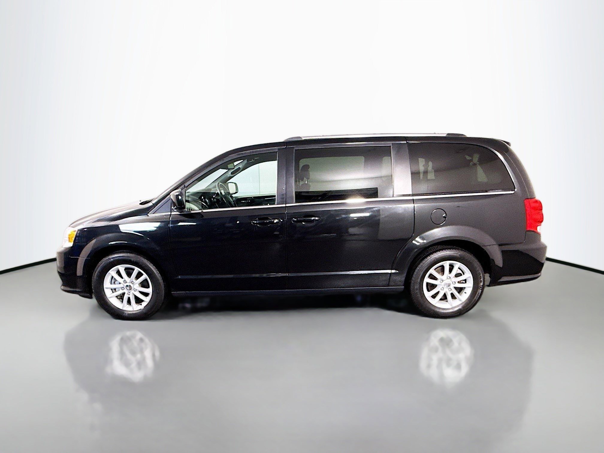 Used 2020 Dodge Grand Caravan SXT image 6