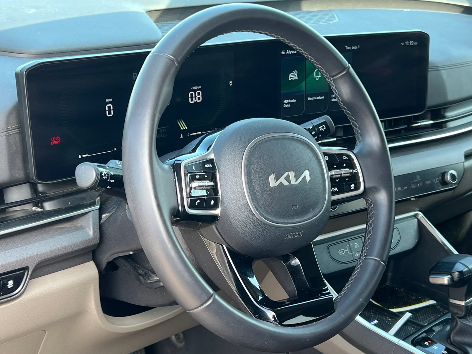 Used 2025 Kia Carnival EX FWD image 2
