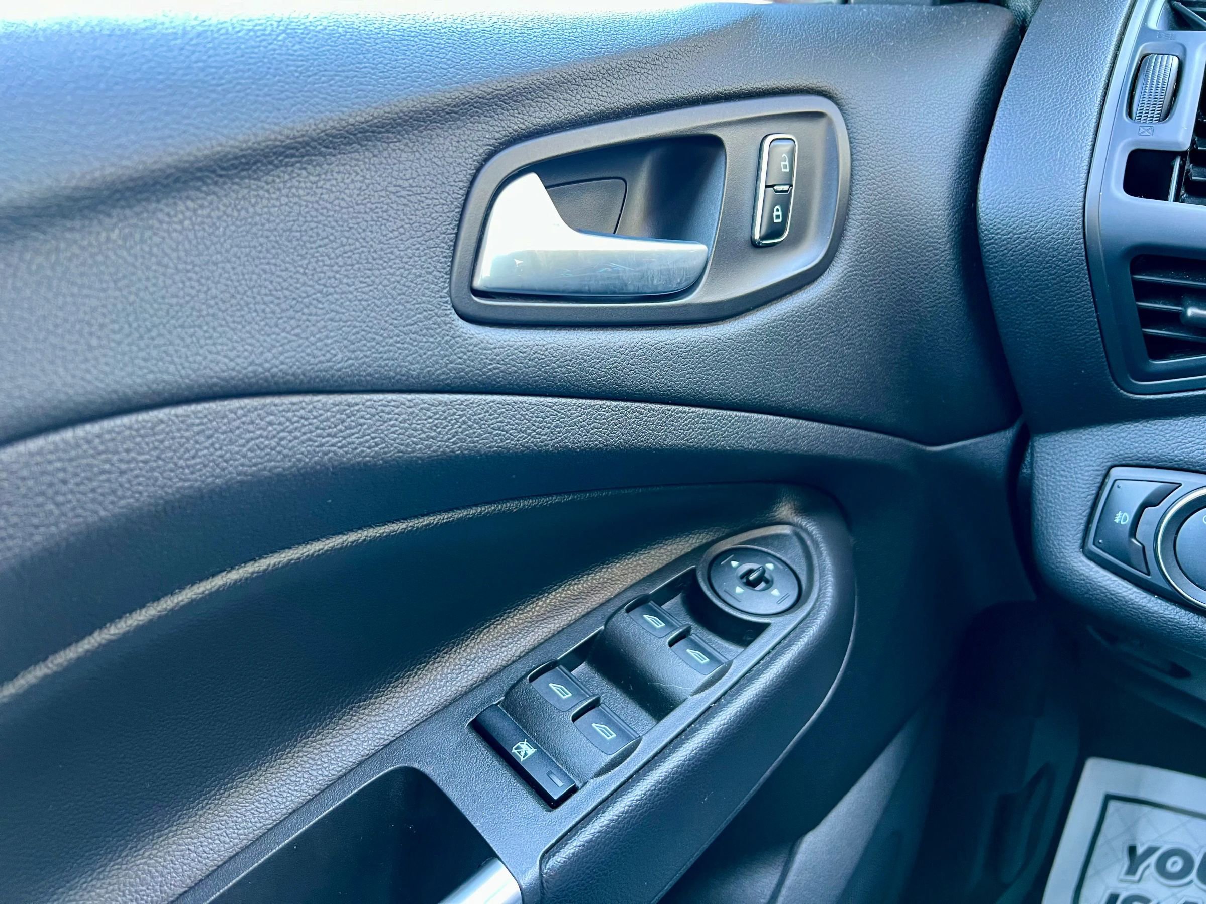 Used 2014 Ford Escape SE image 25