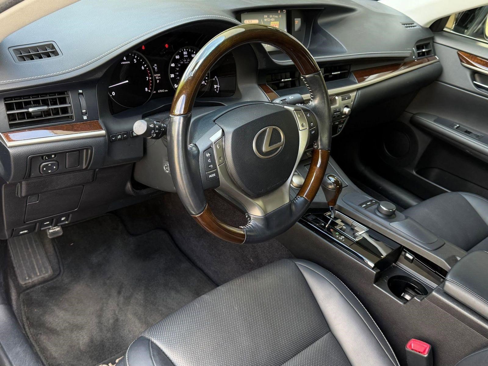 Used 2015 Lexus ES 350 w/ Premium Package FWD image 4