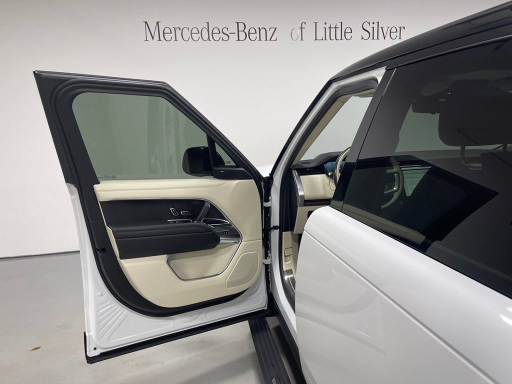 Used 2023 Land Rover Range Rover Long Wheelbase SE AWD/4WD image 17