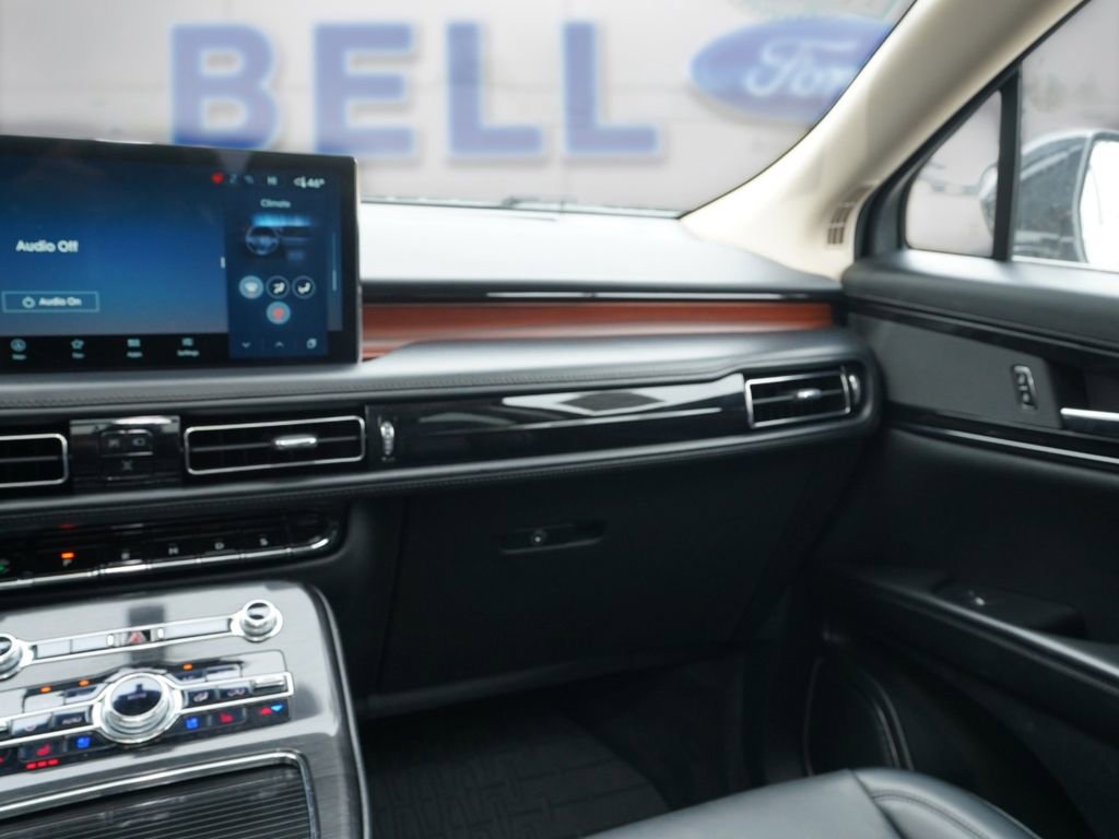 Used 2023 Lincoln Nautilus Reserve image 23