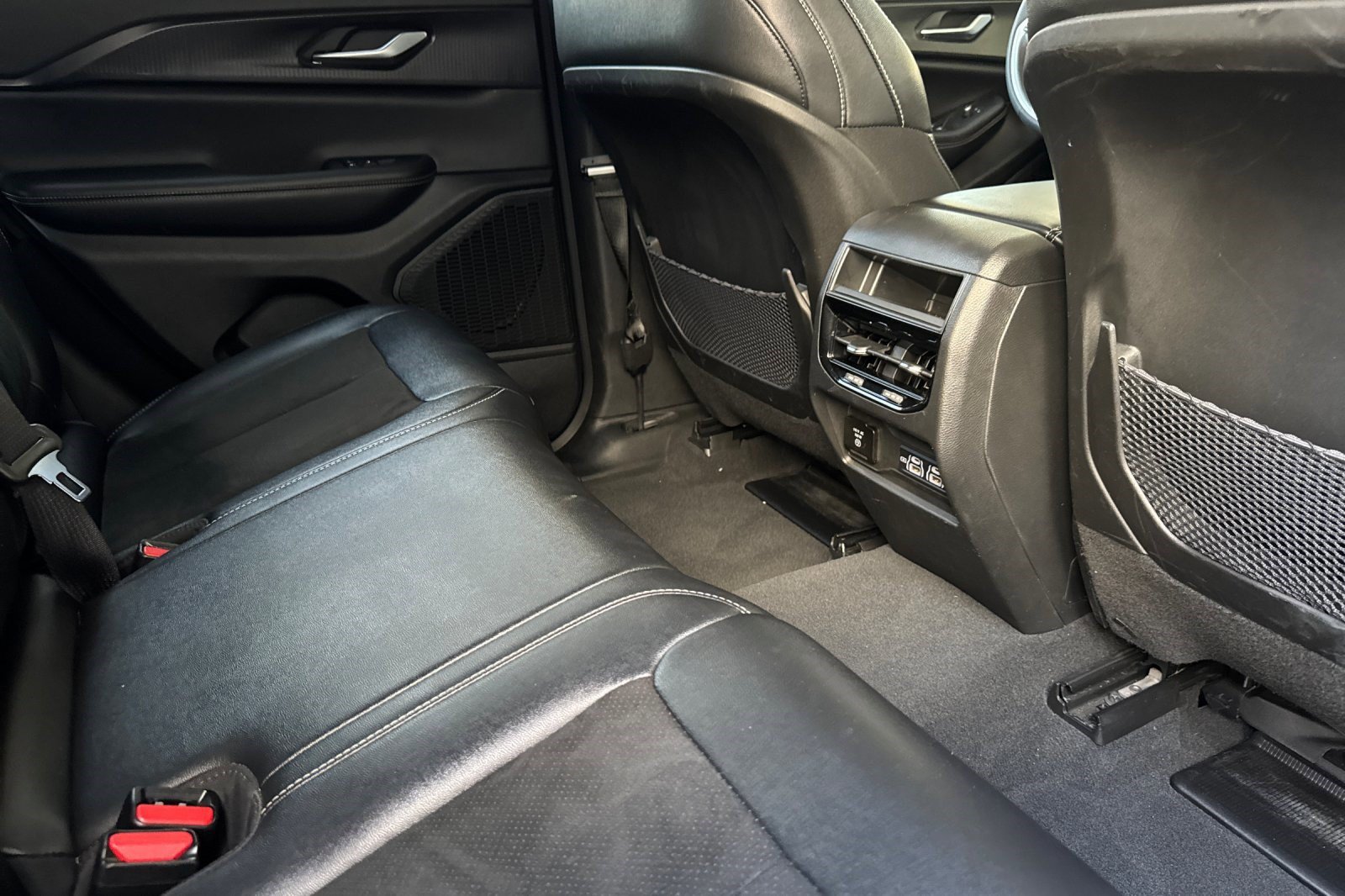 Used 2023 Jeep Grand Cherokee Altitude AWD/4WD image 29
