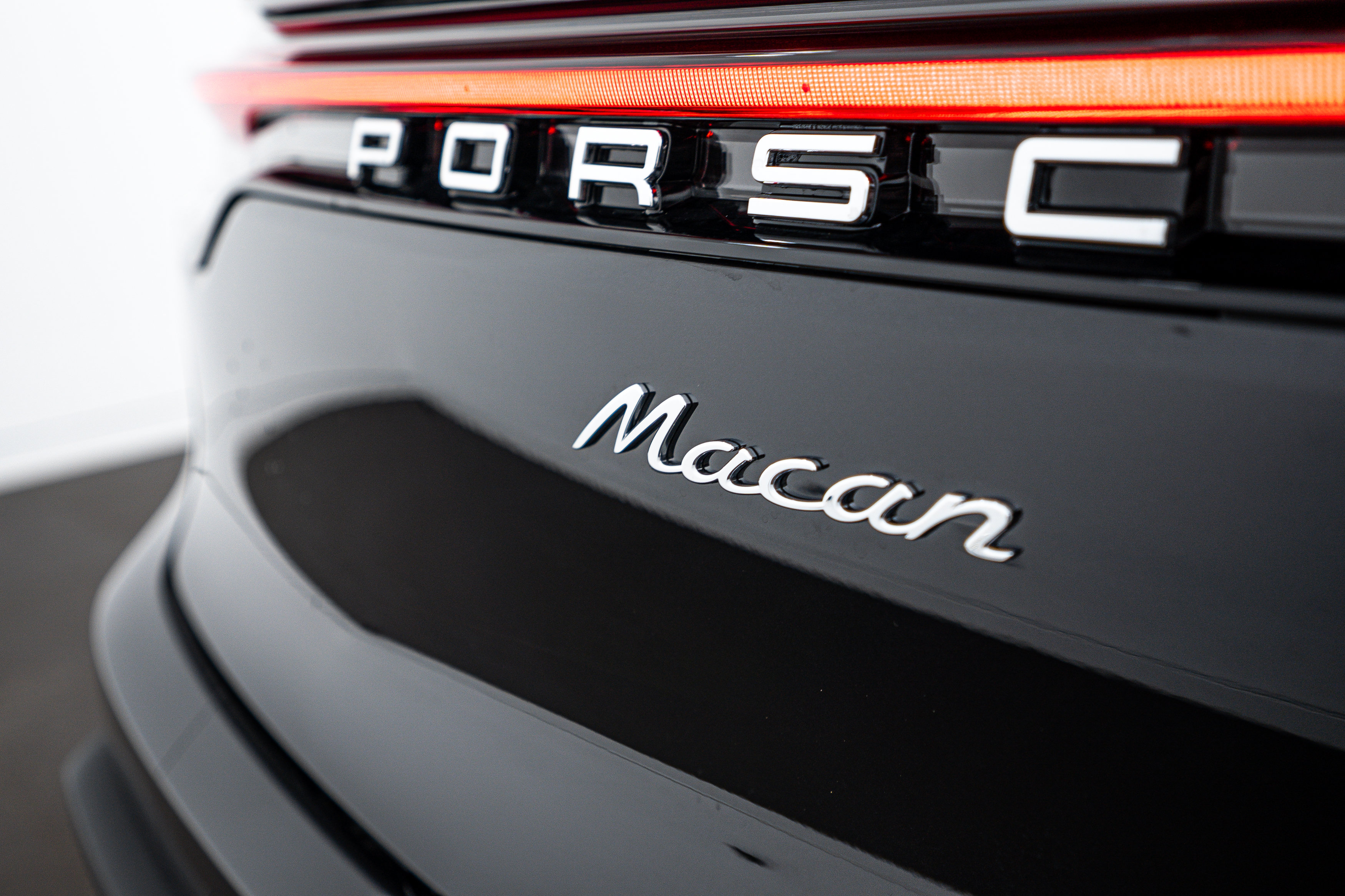 Certified 2026 Porsche Macan AWD/4WD image 26