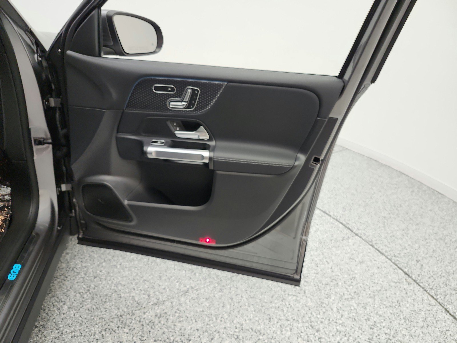 Used 2024 Mercedes-Benz EQB 300 4MATIC image 20