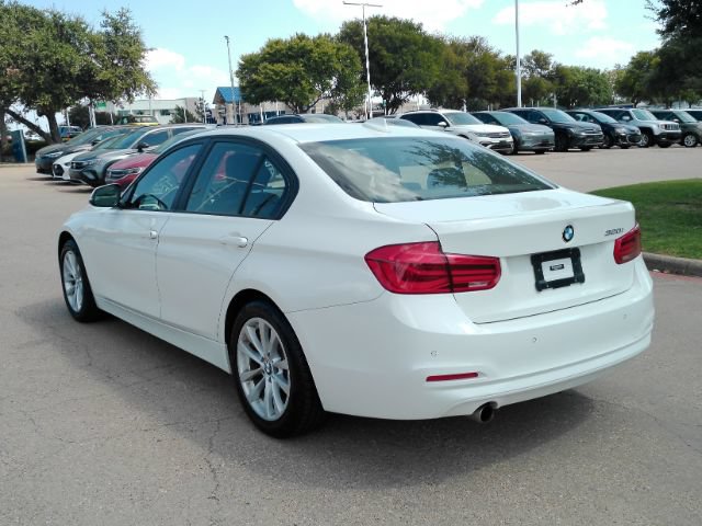 Used 2018 BMW 320i Sedan RWD image 9