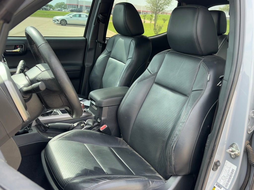 Used 2020 Toyota Tacoma Limited image 8
