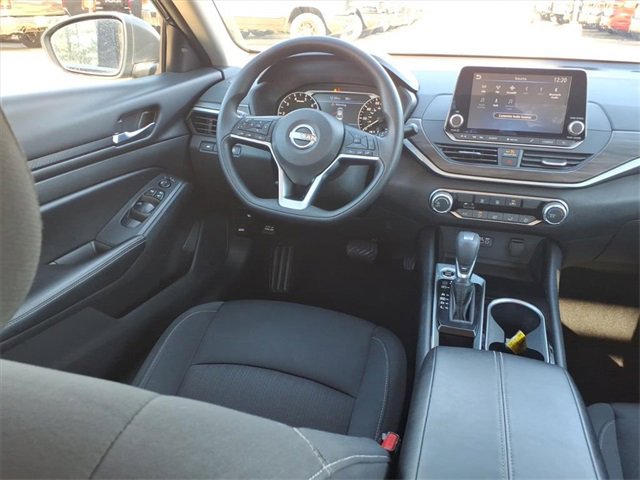 Used 2024 Nissan Altima 2.5 SV image 5