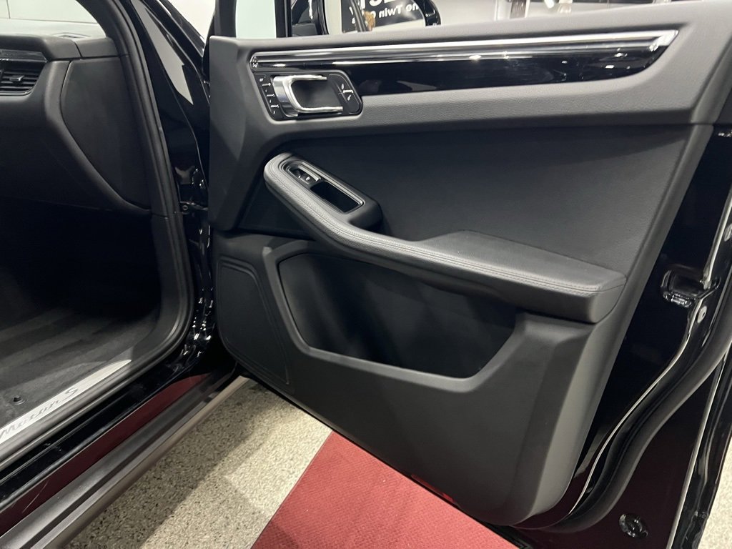 Used 2015 Porsche Macan S image 30