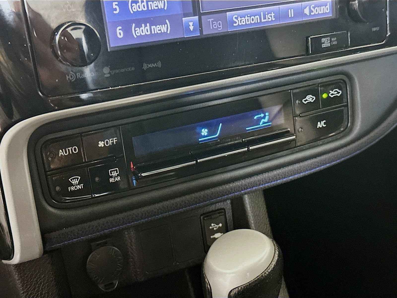 Used 2019 Toyota Corolla SE FWD image 16