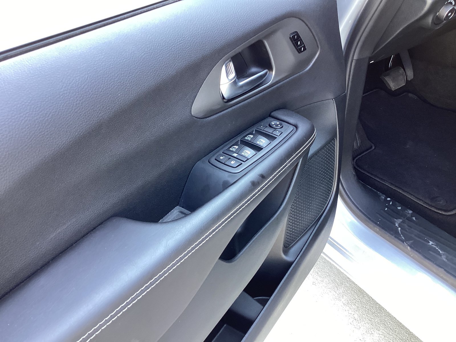 Used 2026 Chrysler Pacifica Select w/ S Appearance Package FWD image 12