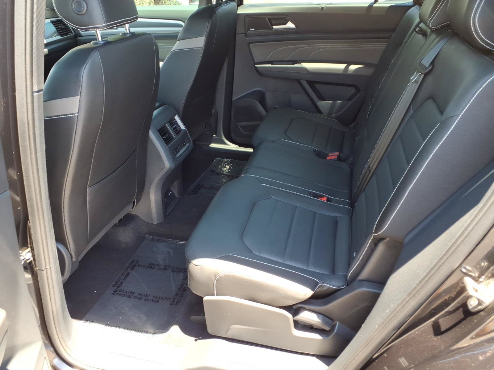 Certified 2023 Volkswagen Atlas Cross Sport SEL Premium R-Line AWD/4WD image 18