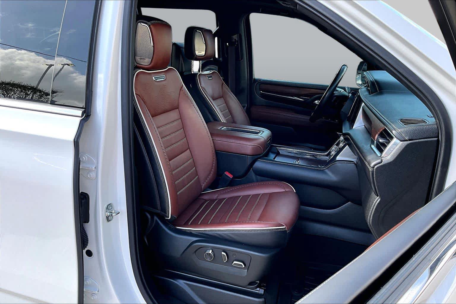 Used 2023 GMC Yukon Denali Ultimate AWD/4WD image 12