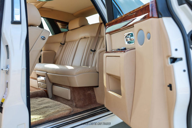 Used 2012 Rolls-Royce Phantom Sedan RWD image 22