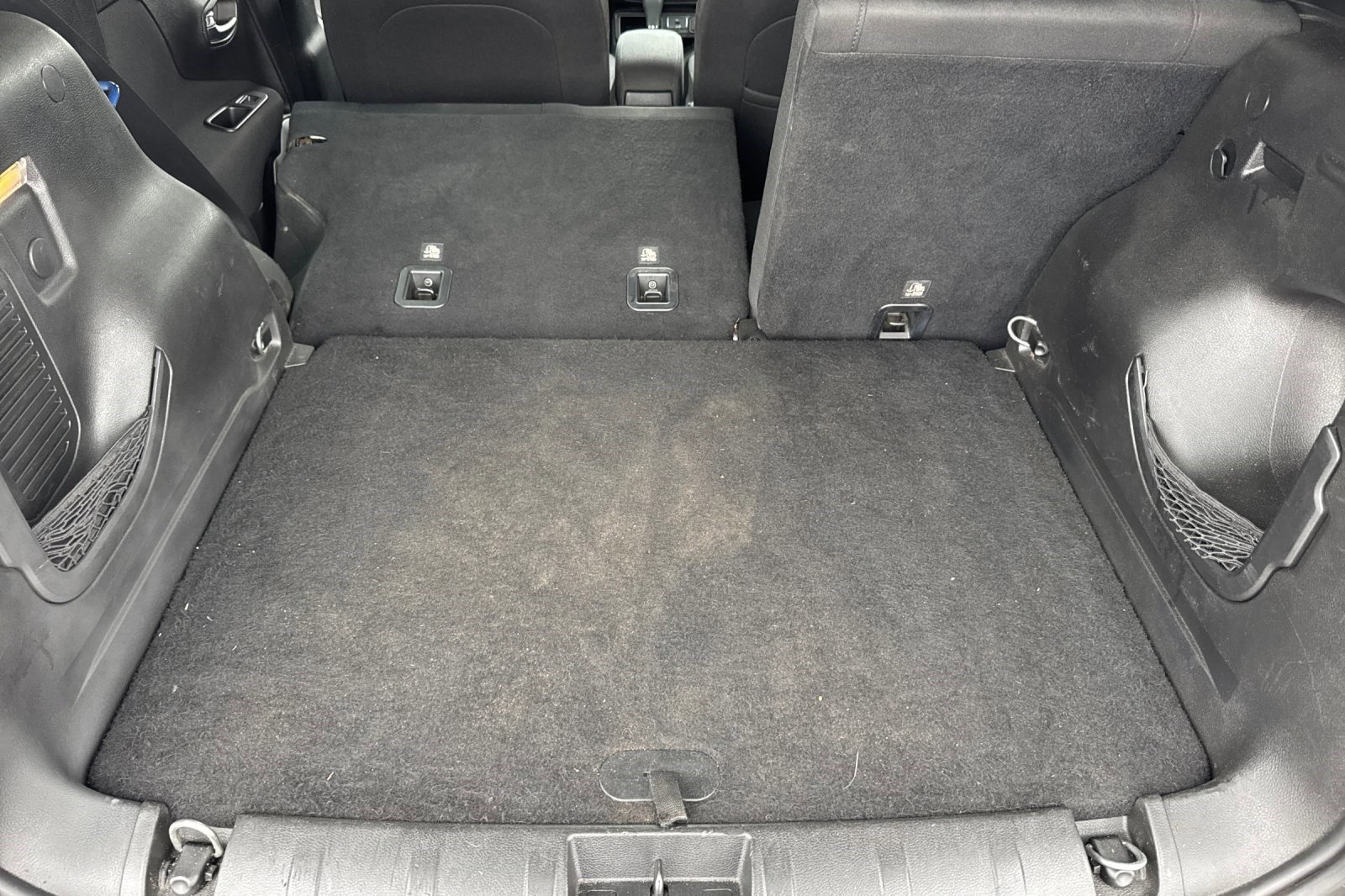 Used 2018 Jeep Renegade Latitude FWD image 32