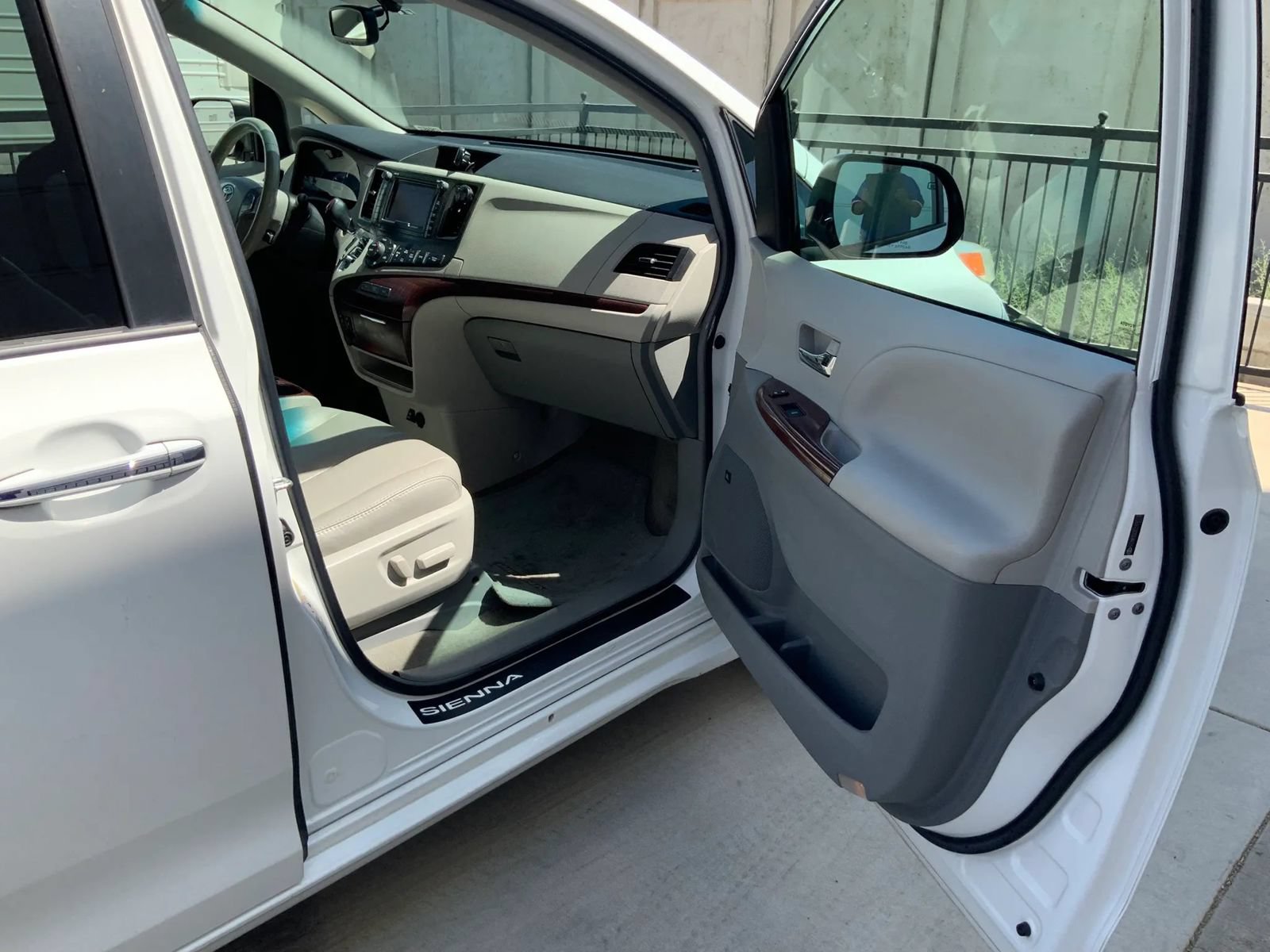 Used 2012 Toyota Sienna XLE w/ XLE Navigation Pkg FWD image 16