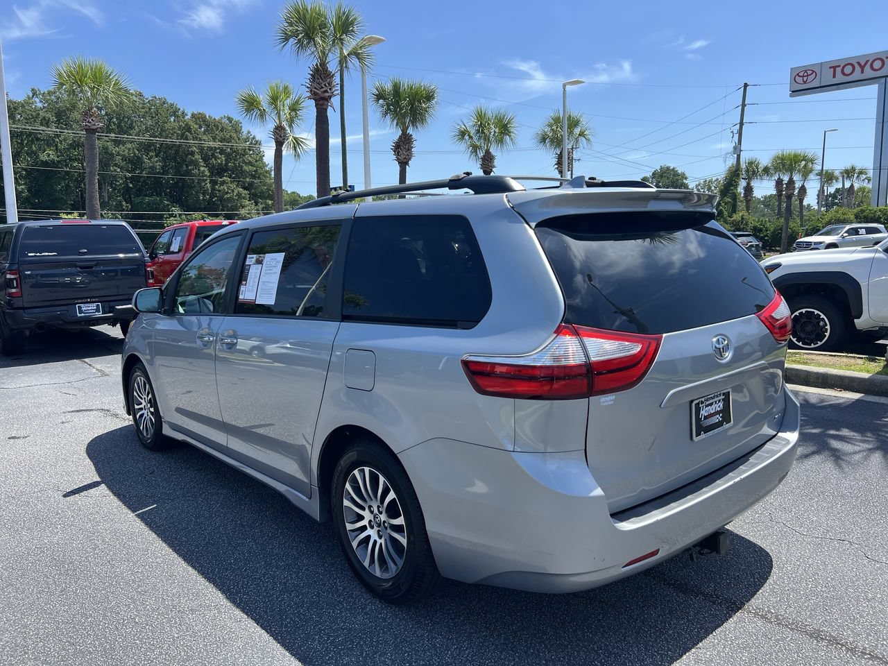 Used 2018 Toyota Sienna XLE FWD image 8