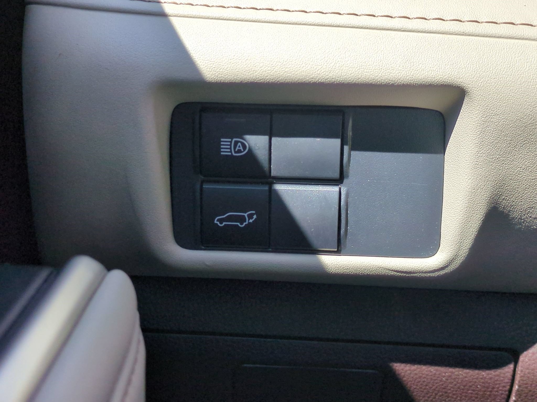 Used 2022 Toyota Highlander XLE FWD image 14