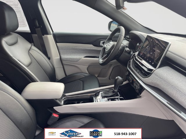 Used 2023 Jeep Compass Latitude AWD/4WD image 16