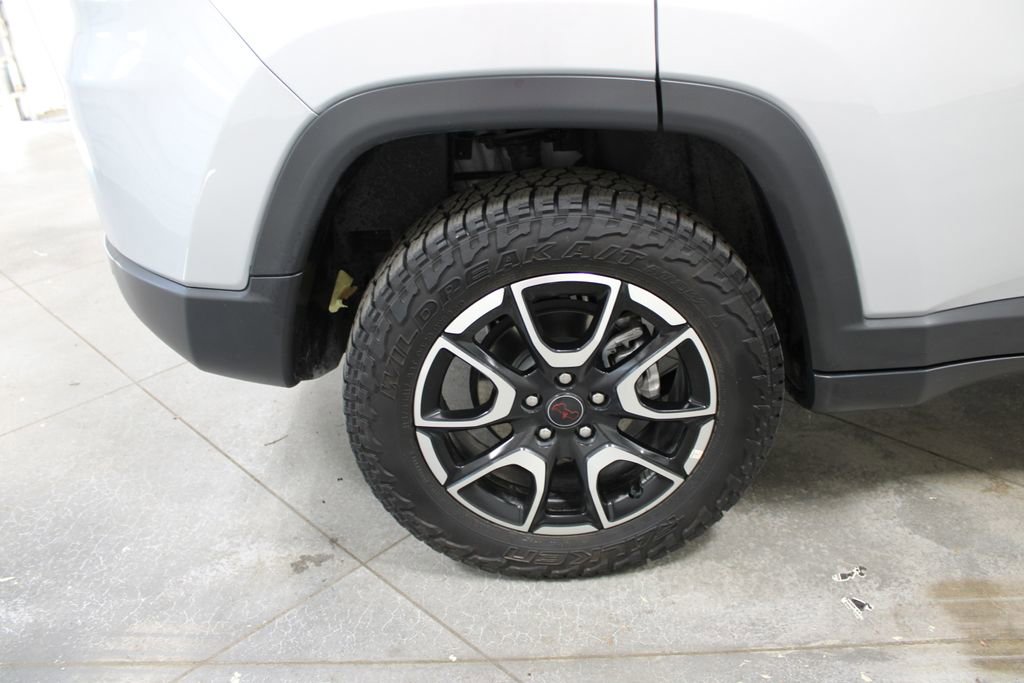 Used 2025 Jeep Compass Trailhawk AWD/4WD image 32