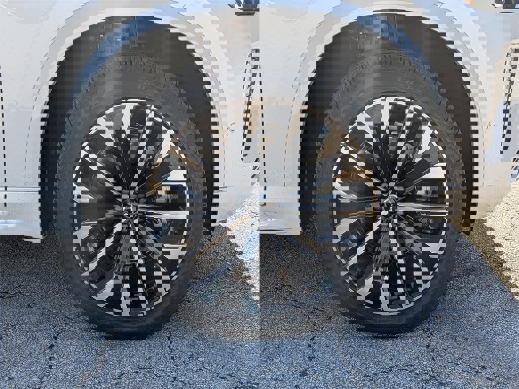 New 2026 Volvo XC90 B6 Plus w/ Protection Package Premier image 12