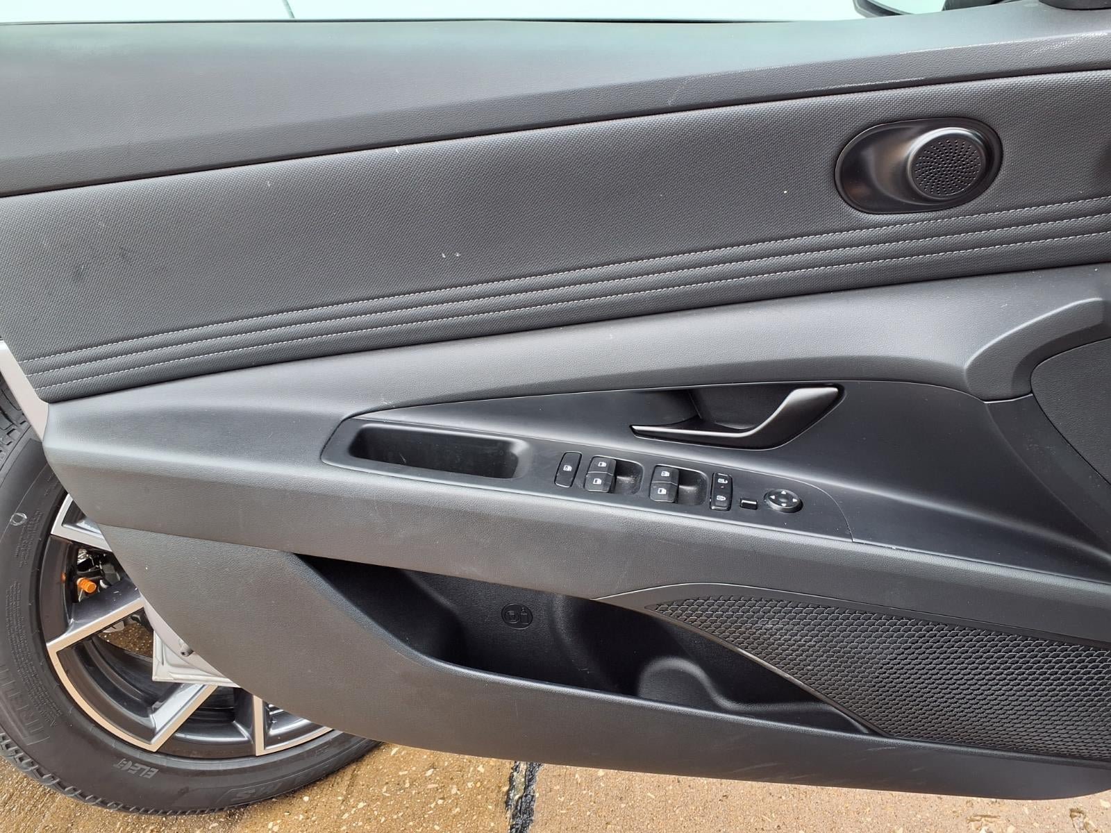 Used 2025 Hyundai Elantra Sport FWD image 15