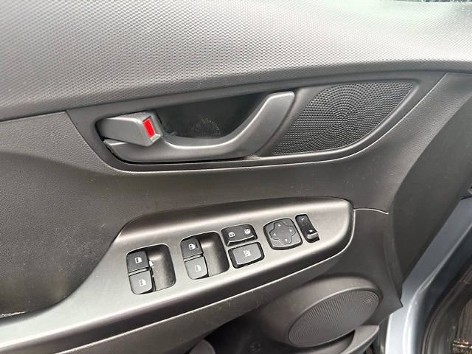 Used 2021 Hyundai Kona SE w/ Cargo Package image 7