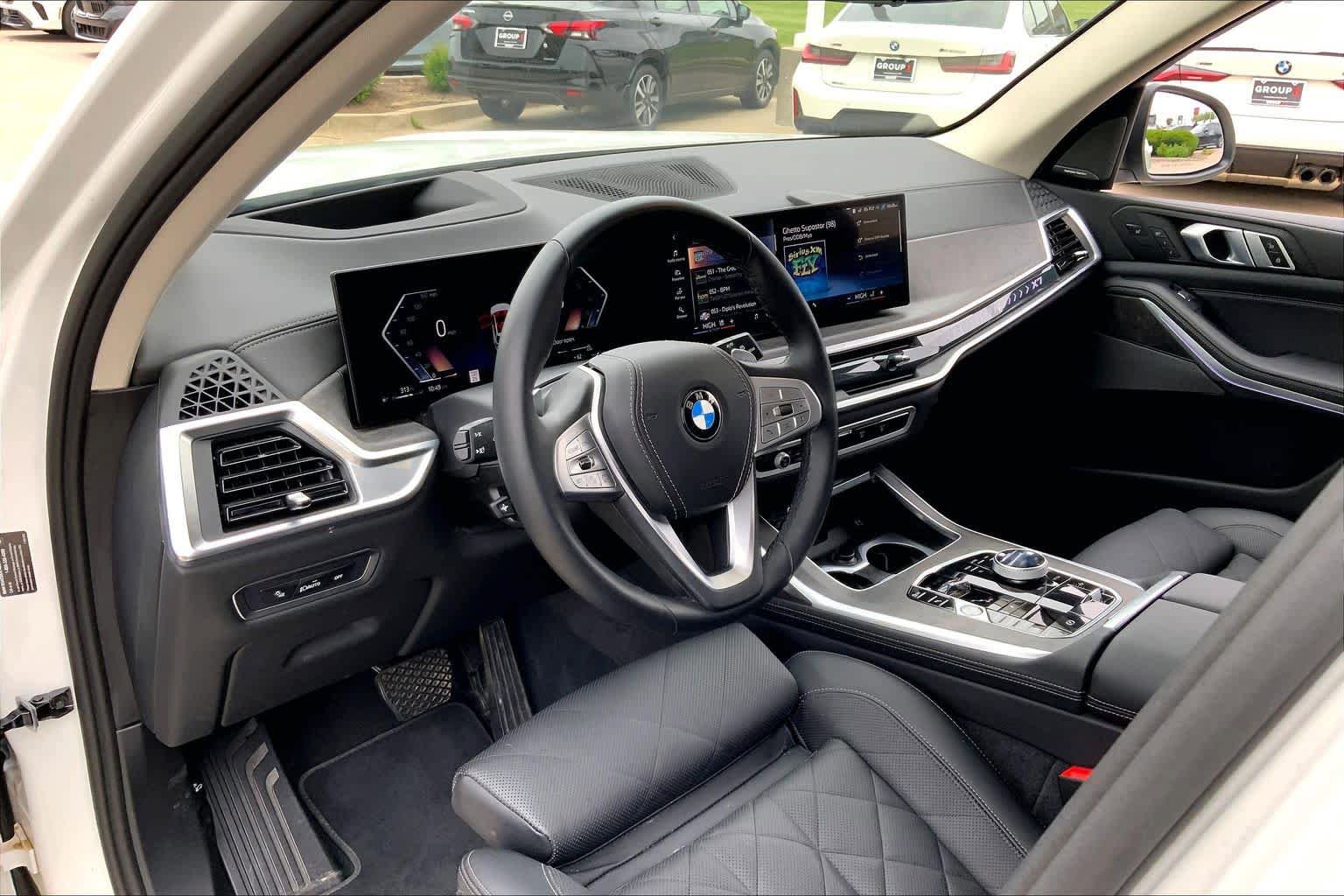 Used 2024 BMW X7 xDrive40i w/ Executive Package image 16