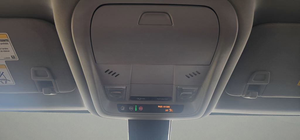 Used 2024 GMC Terrain SLE image 36
