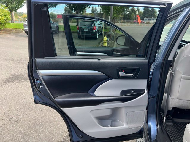 Used 2019 Toyota Highlander XLE AWD/4WD image 11