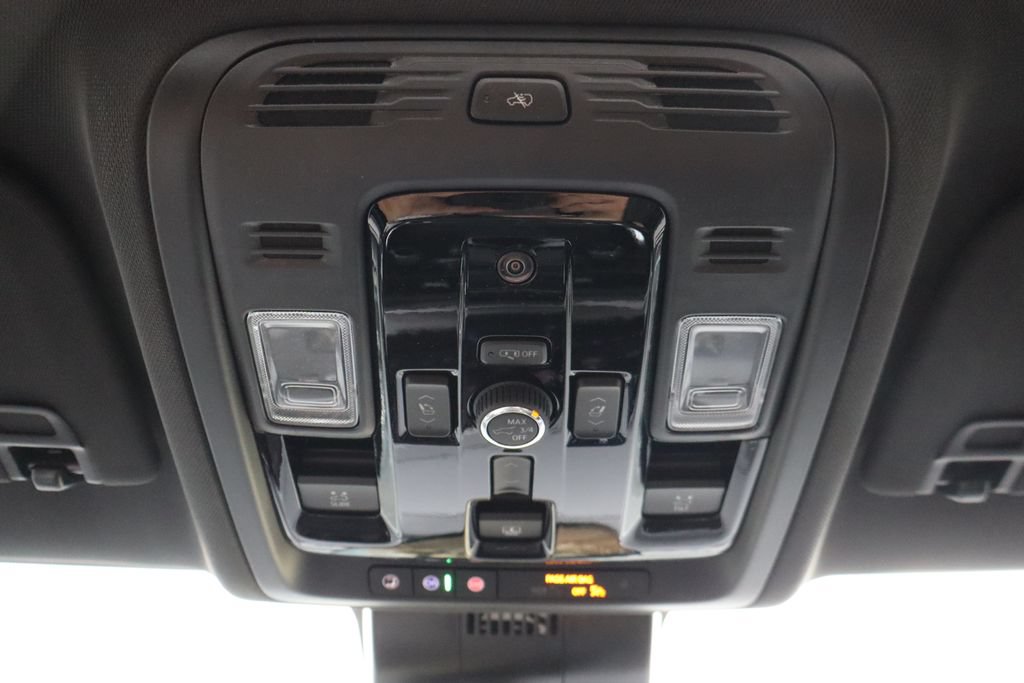 New 2026 Chevrolet Suburban Premier AWD/4WD image 21