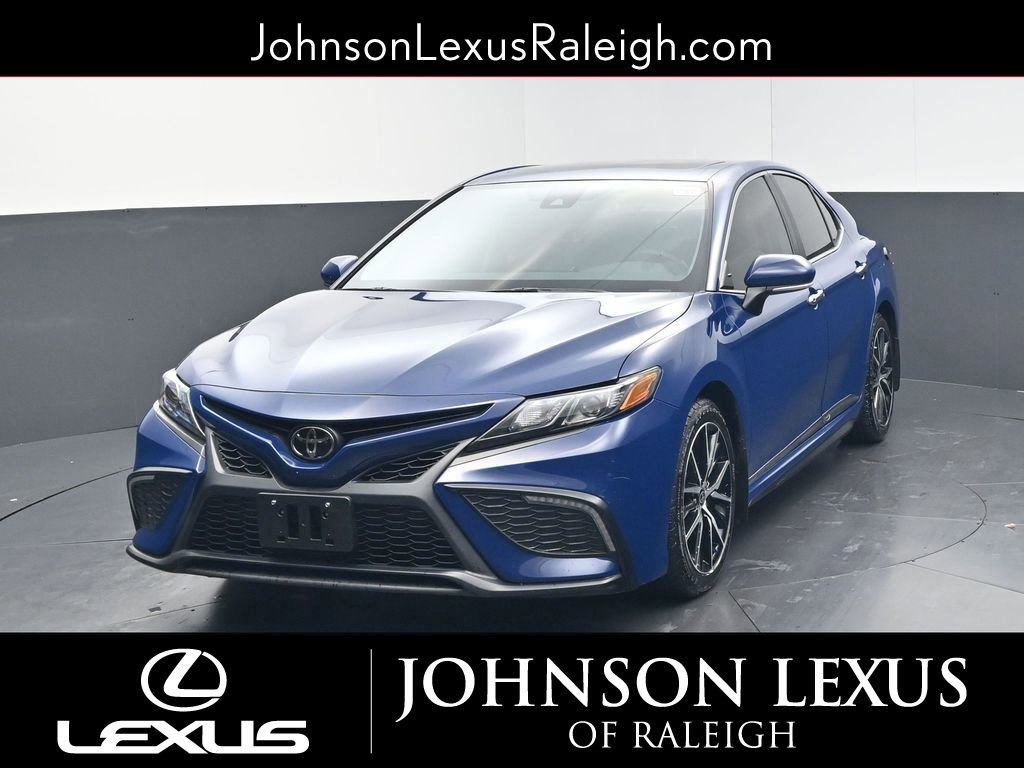 Used 2023 Toyota Camry SE w/ Cold Weather Package image 5