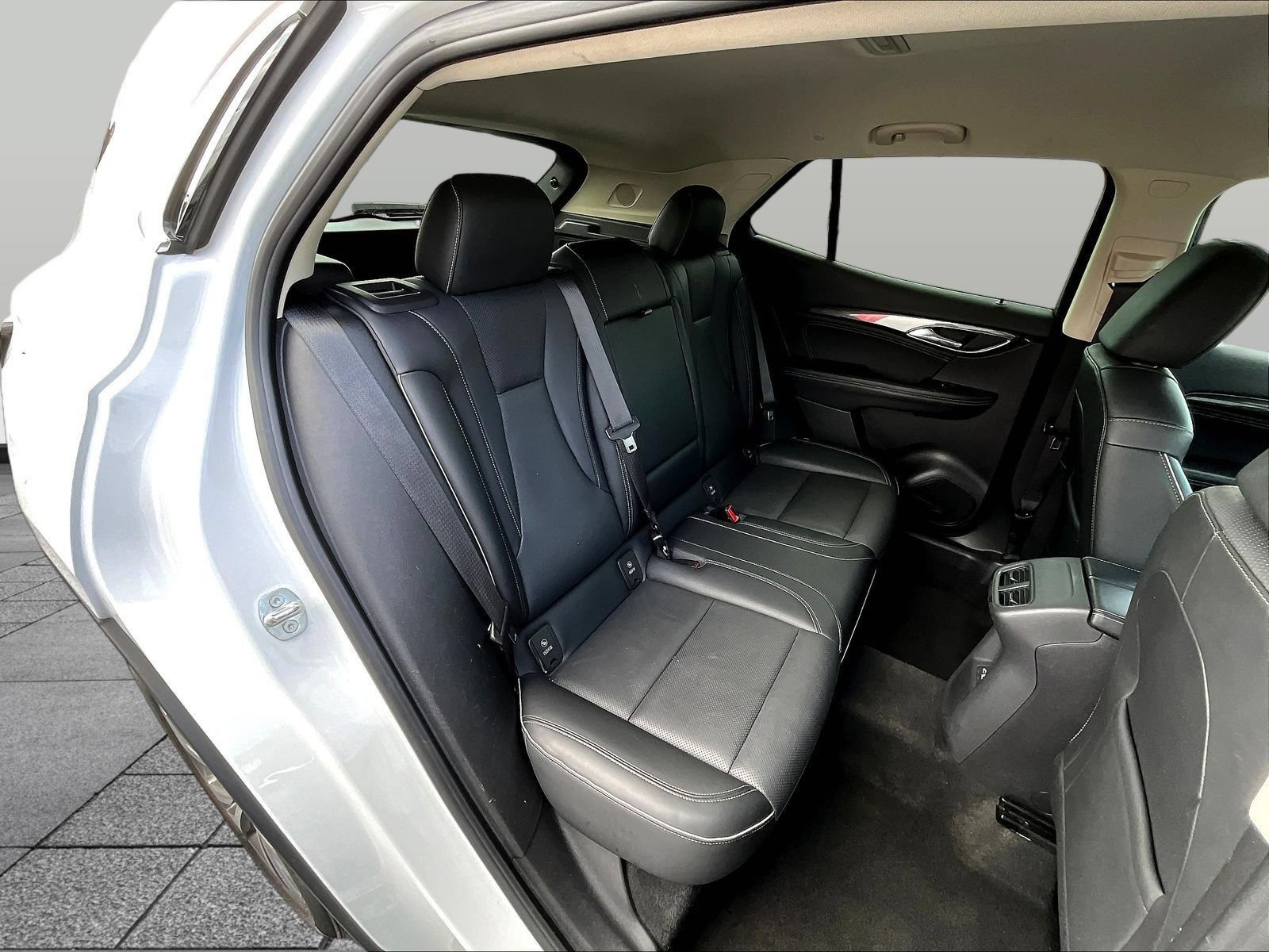 Used 2023 Buick Envision Essence FWD image 28