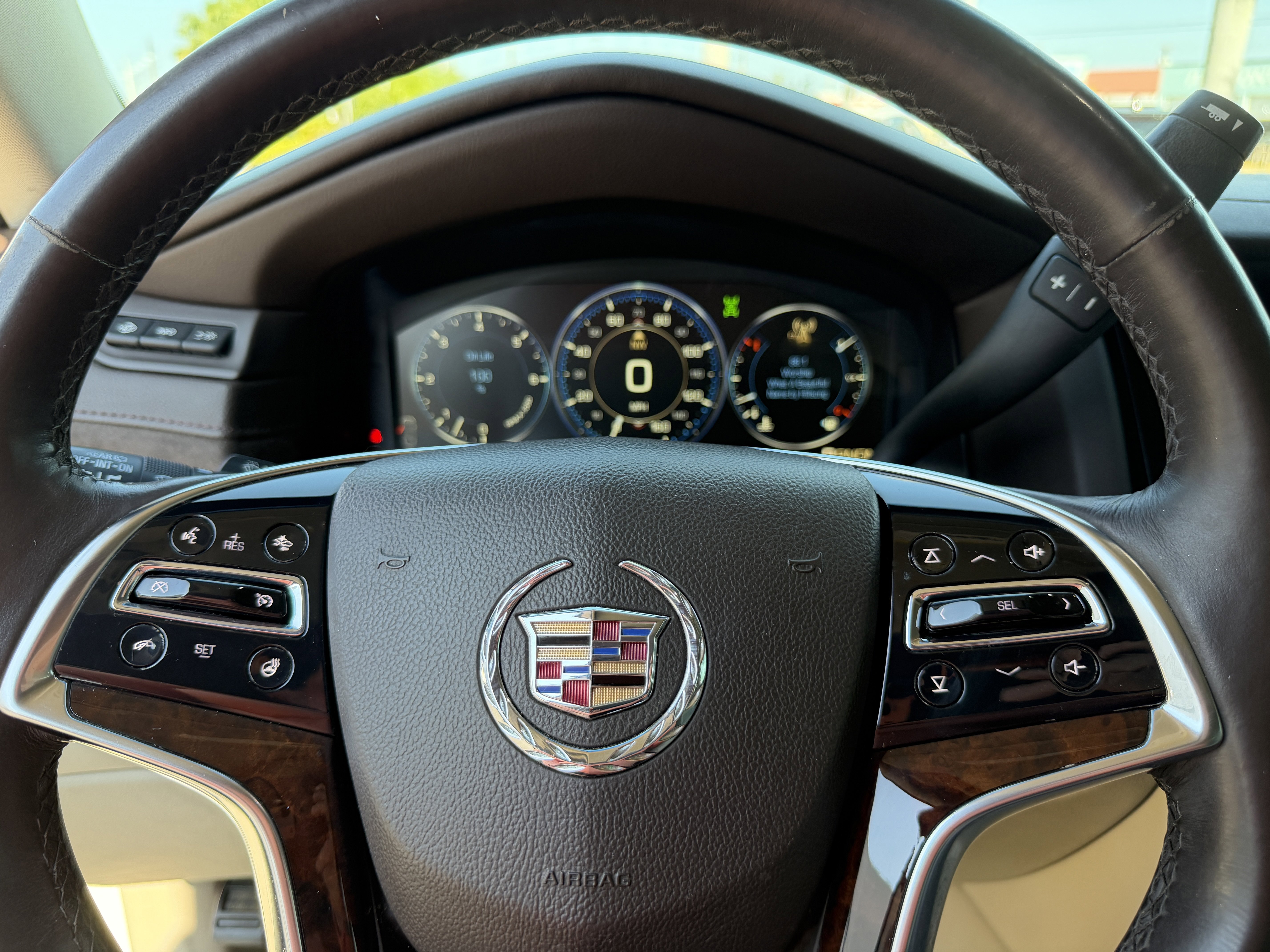 Used 2015 Cadillac Escalade ESV Luxury image 31