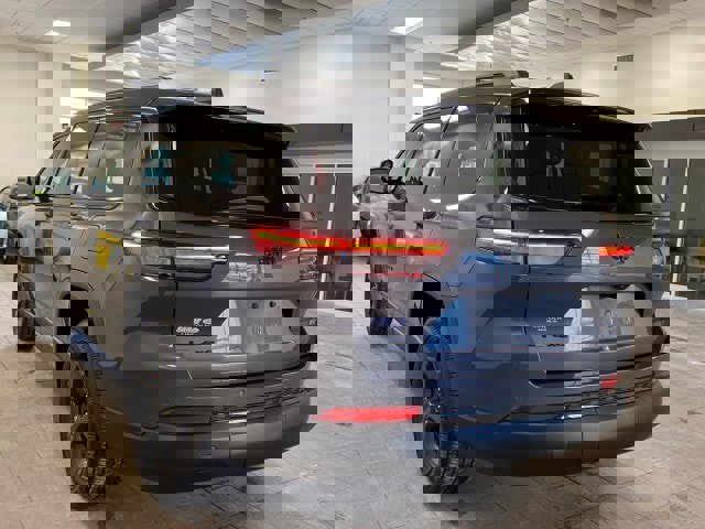 Used 2023 Jeep Grand Cherokee L Limited w/ Black Appearance Package image 5