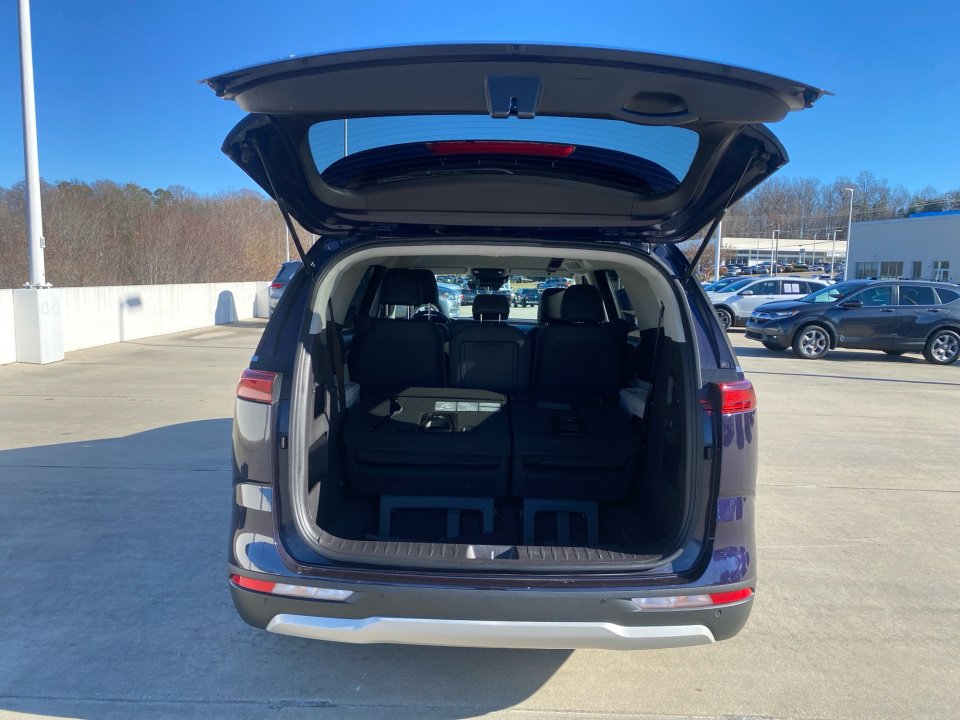 Used 2023 Kia Carnival LX image 16